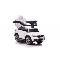 Ajo-auto BMW työntövarrella, valkoinen