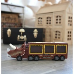 Dinosaur-kuorma-auto ja katapultilla varustetut autot