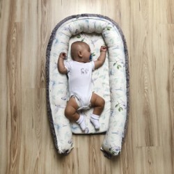 Ensiluokkainen vauvanpesä, bambu, dino/beige