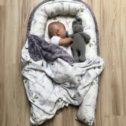 Ensiluokkainen vauvanpesä, bambu, dino/beige